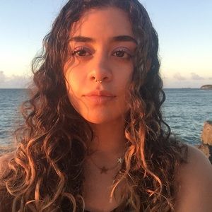 Meet your Posher, Alejandra